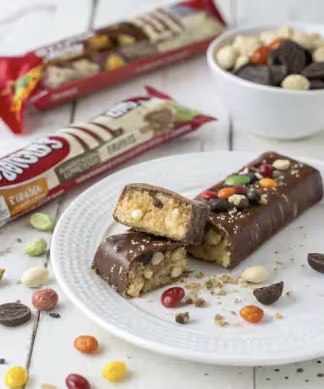 Mesa de dulces con surtido gourmet y mobiliario de calidad para evento en Toluca y Metepec